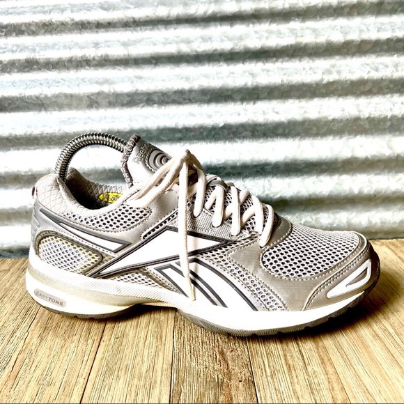 Nike Shoes Roshe One Running Shoe Cool Grey Size 7 Poshmark Nike Shoes Roshe One Running Shoe Cool Grey Size 7 Poshmark
